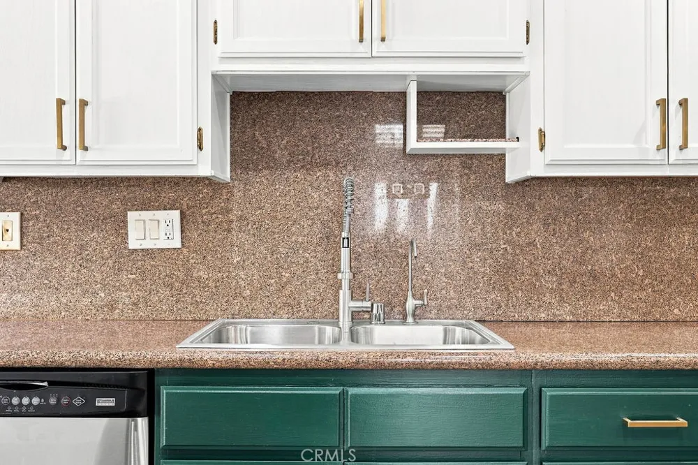 22031 Lanark Street Canoga Park, CA 91304