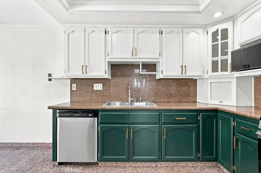 22031 Lanark Street Canoga Park, CA 91304