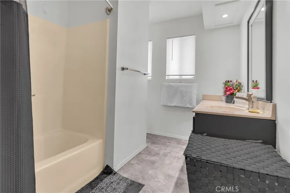 17014 Montecito Victorville, CA 92395