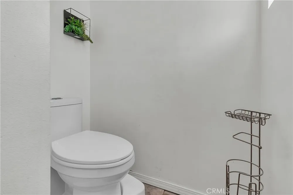 17014 Montecito Victorville, CA 92395