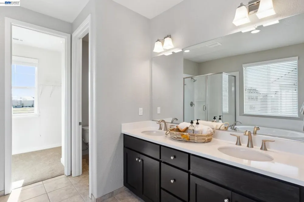 2408 Golden way Fairfield, CA 94533
