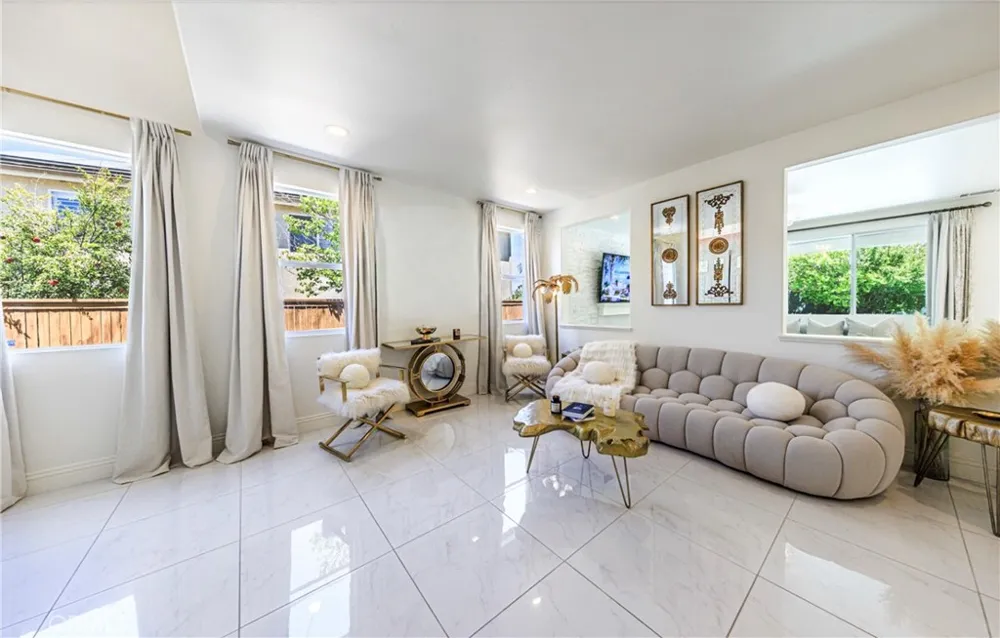 26518 Swan Lane Canyon Country, CA 91387