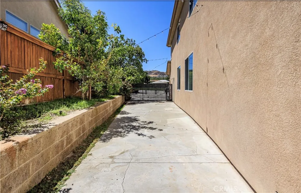 26518 Swan Lane Canyon Country, CA 91387