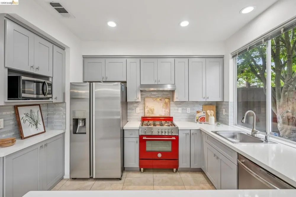 25 Farallon Ct Richmond, CA 94804