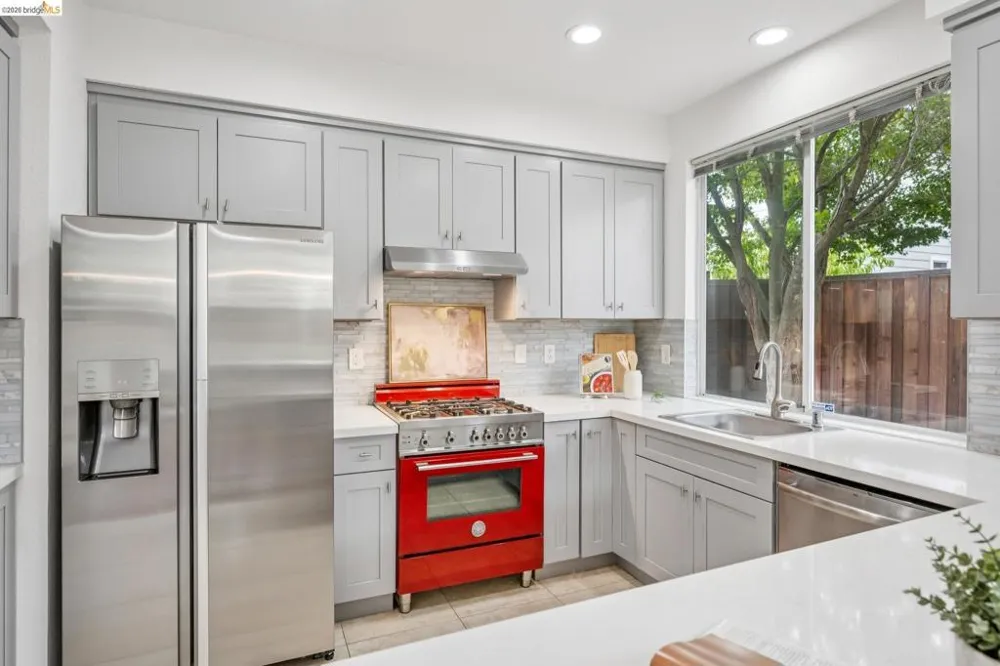 25 Farallon Ct Richmond, CA 94804