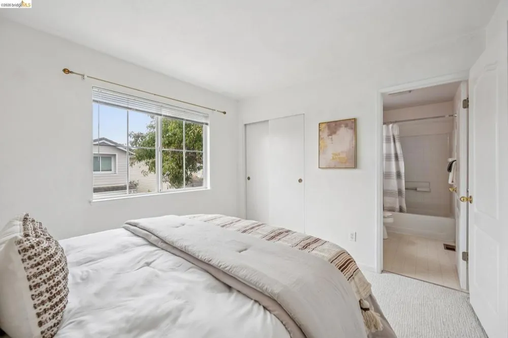 25 Farallon Ct Richmond, CA 94804