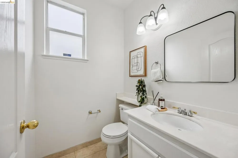 25 Farallon Ct Richmond, CA 94804