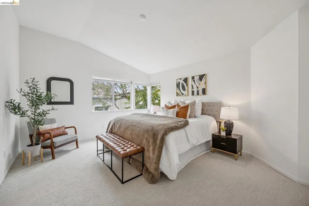 25 Farallon Ct Richmond, CA 94804