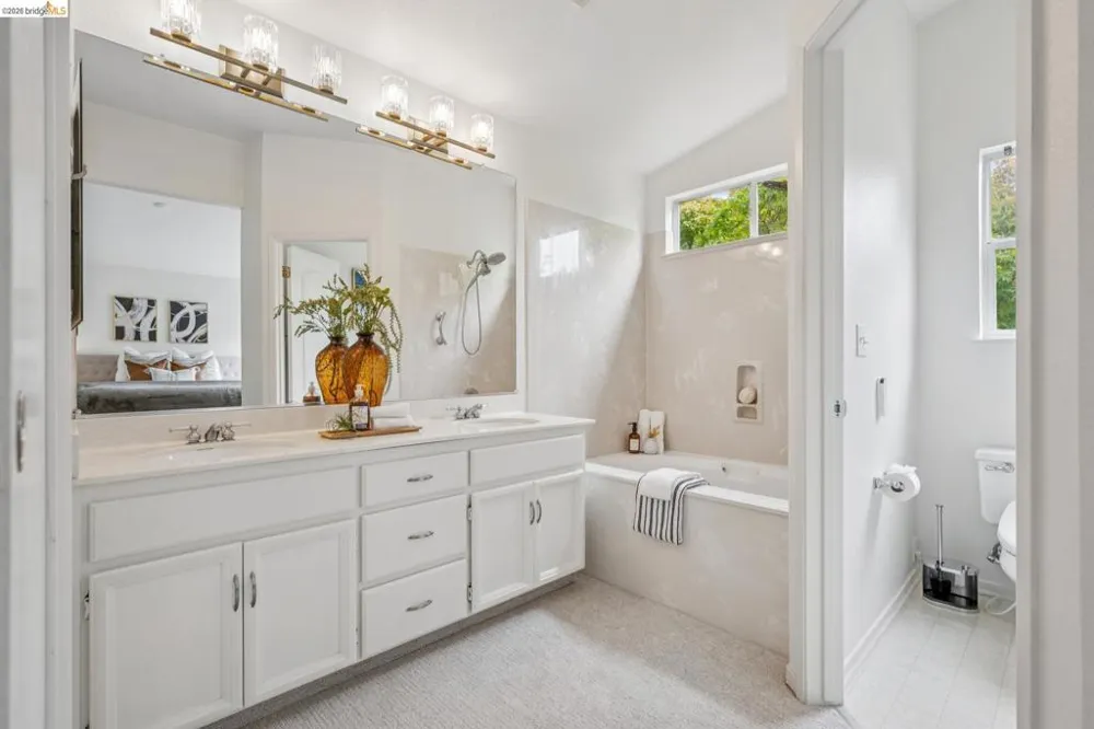 25 Farallon Ct Richmond, CA 94804