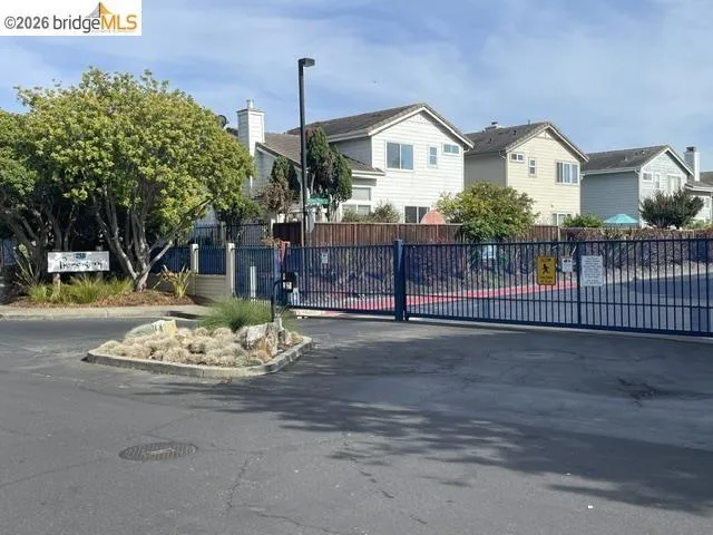 25 Farallon Ct Richmond, CA 94804