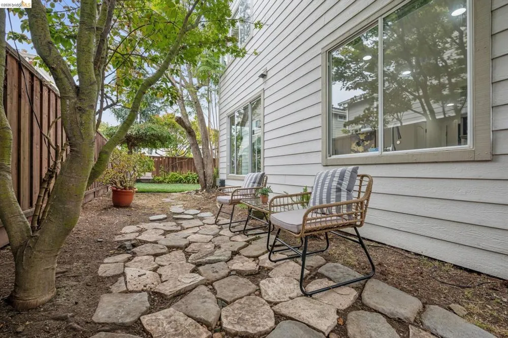 25 Farallon Ct Richmond, CA 94804