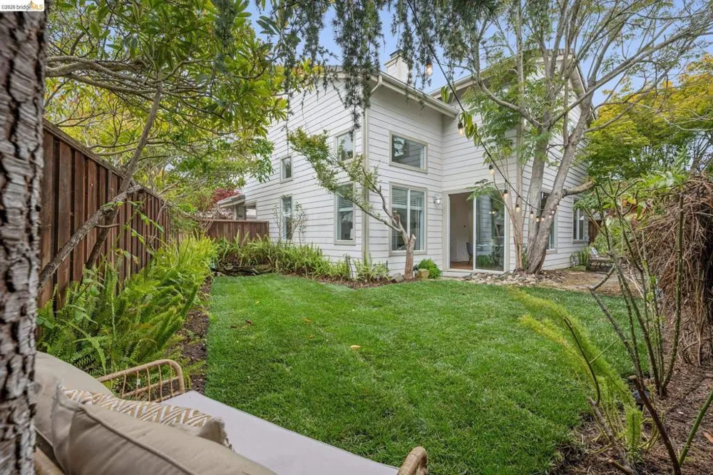 25 Farallon Ct Richmond, CA 94804