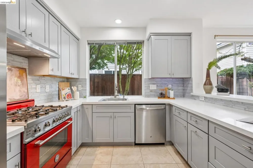 25 Farallon Ct Richmond, CA 94804