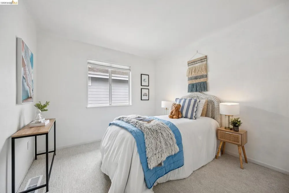 25 Farallon Ct Richmond, CA 94804