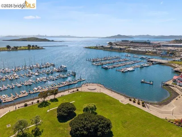 25 Farallon Ct Richmond, CA 94804