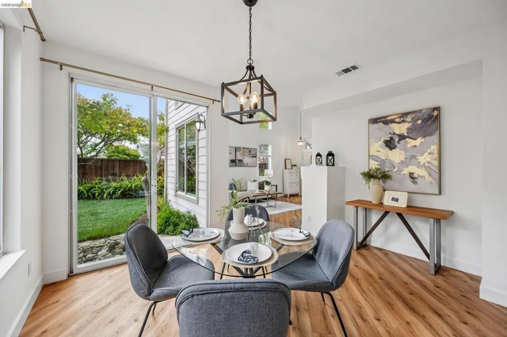 25 Farallon Ct Richmond, CA 94804