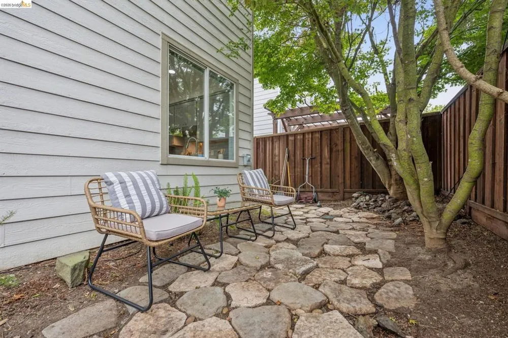 25 Farallon Ct Richmond, CA 94804