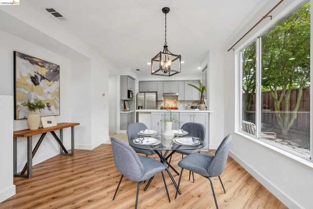 25 Farallon Ct Richmond, CA 94804