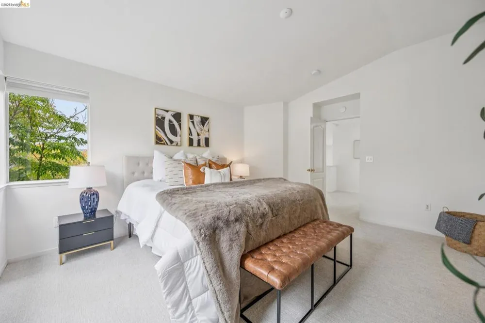 25 Farallon Ct Richmond, CA 94804