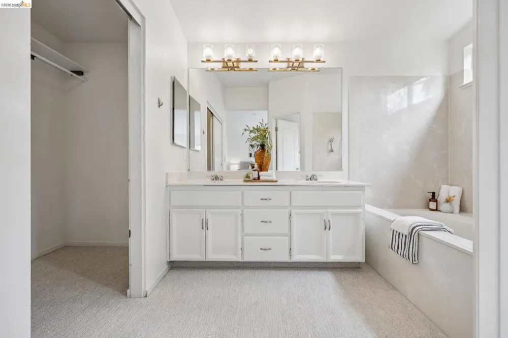 25 Farallon Ct Richmond, CA 94804