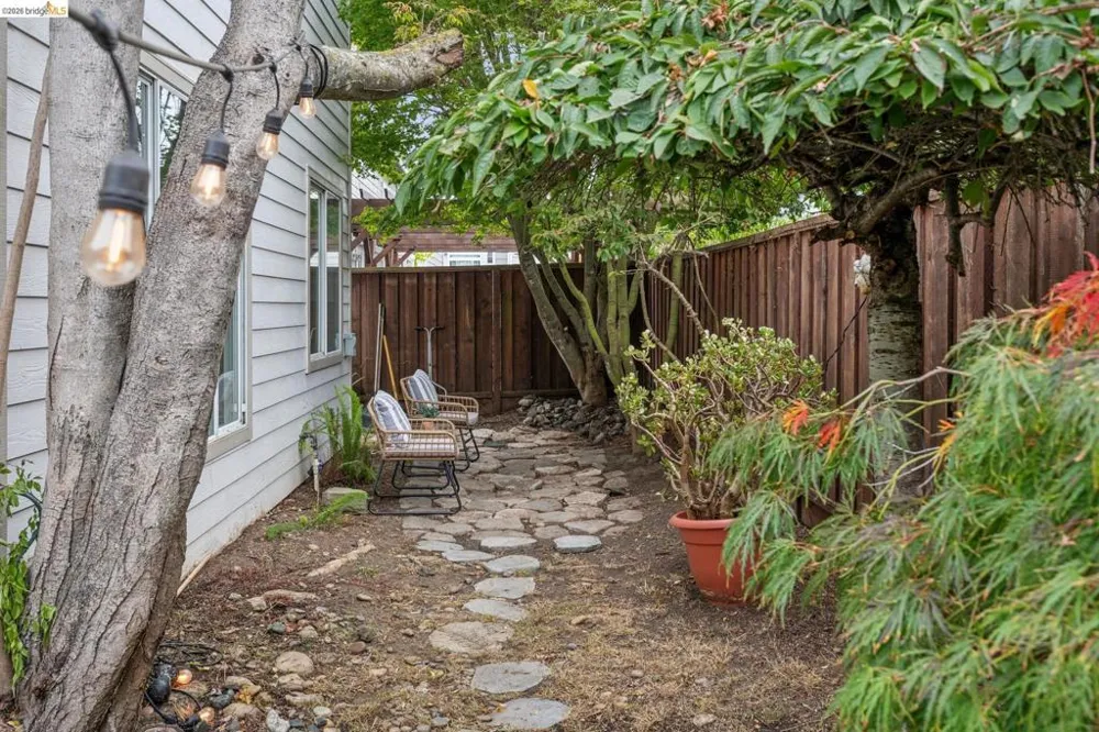 25 Farallon Ct Richmond, CA 94804