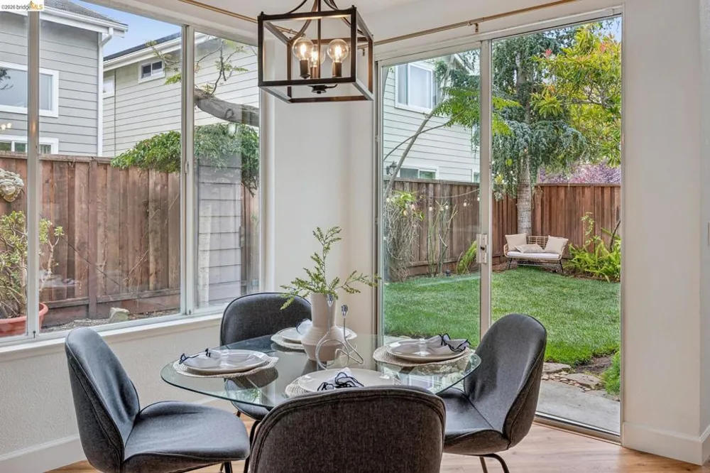 25 Farallon Ct Richmond, CA 94804