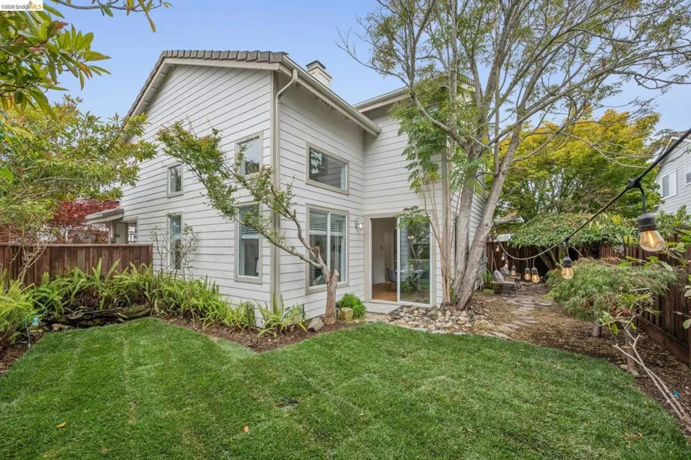 25 Farallon Ct Richmond, CA 94804
