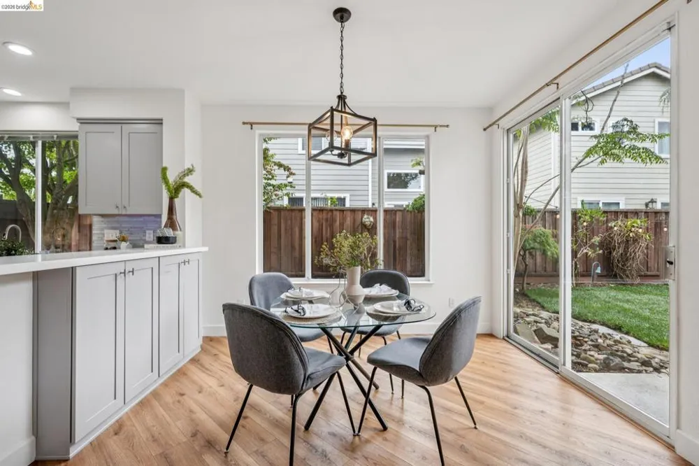 25 Farallon Ct Richmond, CA 94804