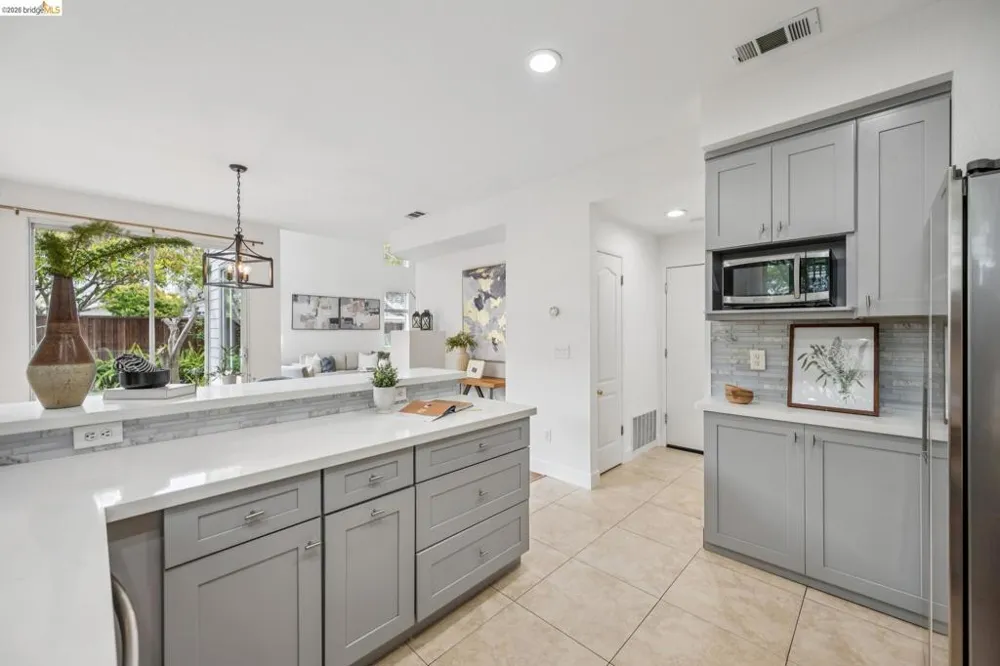 25 Farallon Ct Richmond, CA 94804