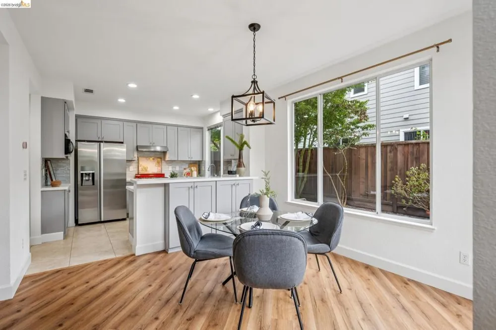 25 Farallon Ct Richmond, CA 94804