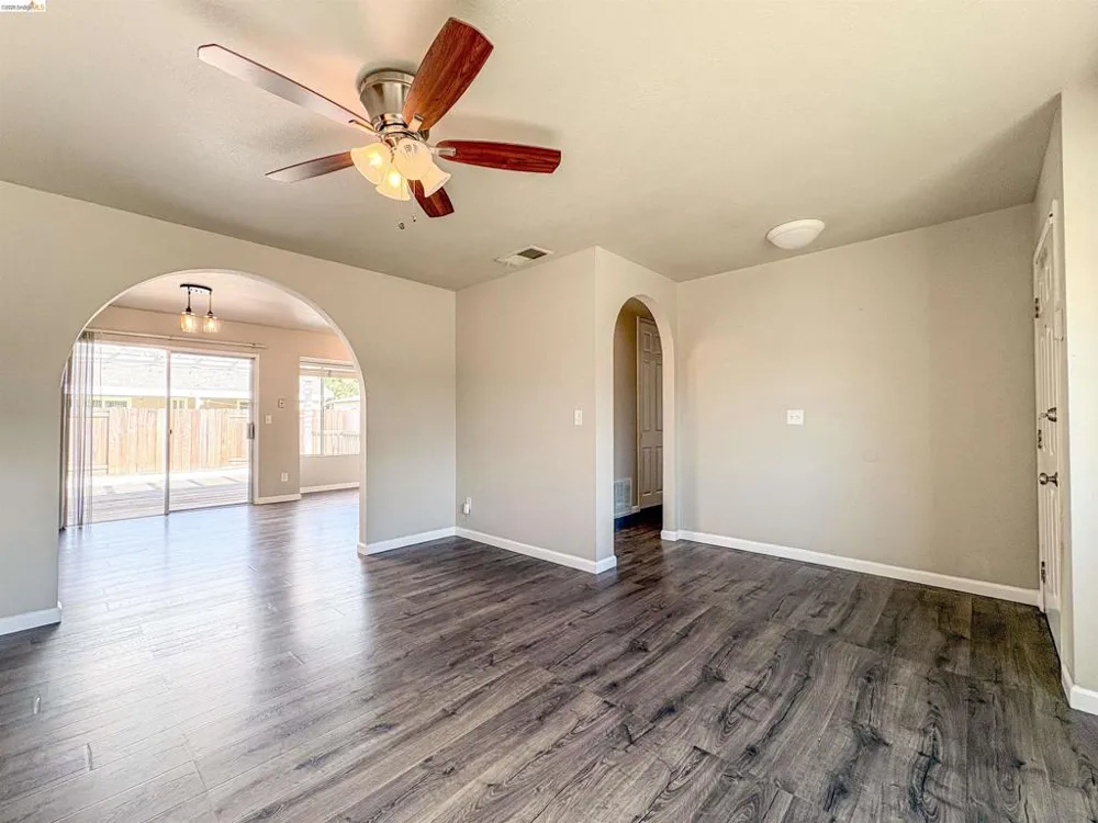 730 Almond Drive Oakley, CA 94561