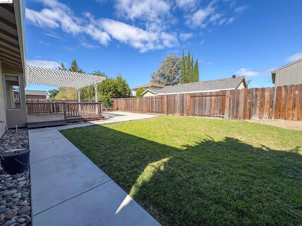 730 Almond Drive Oakley, CA 94561