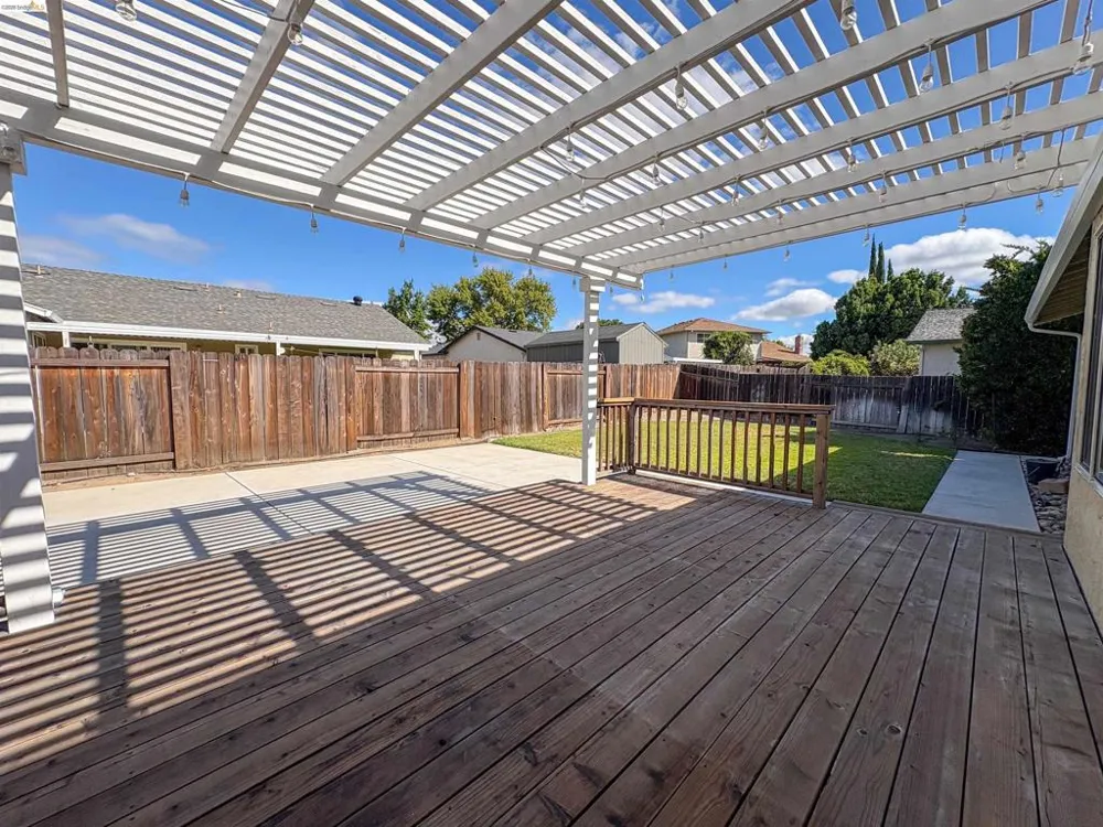 730 Almond Drive Oakley, CA 94561