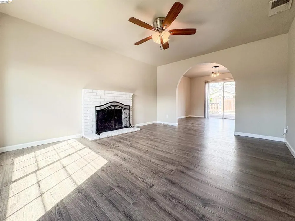 730 Almond Drive Oakley, CA 94561