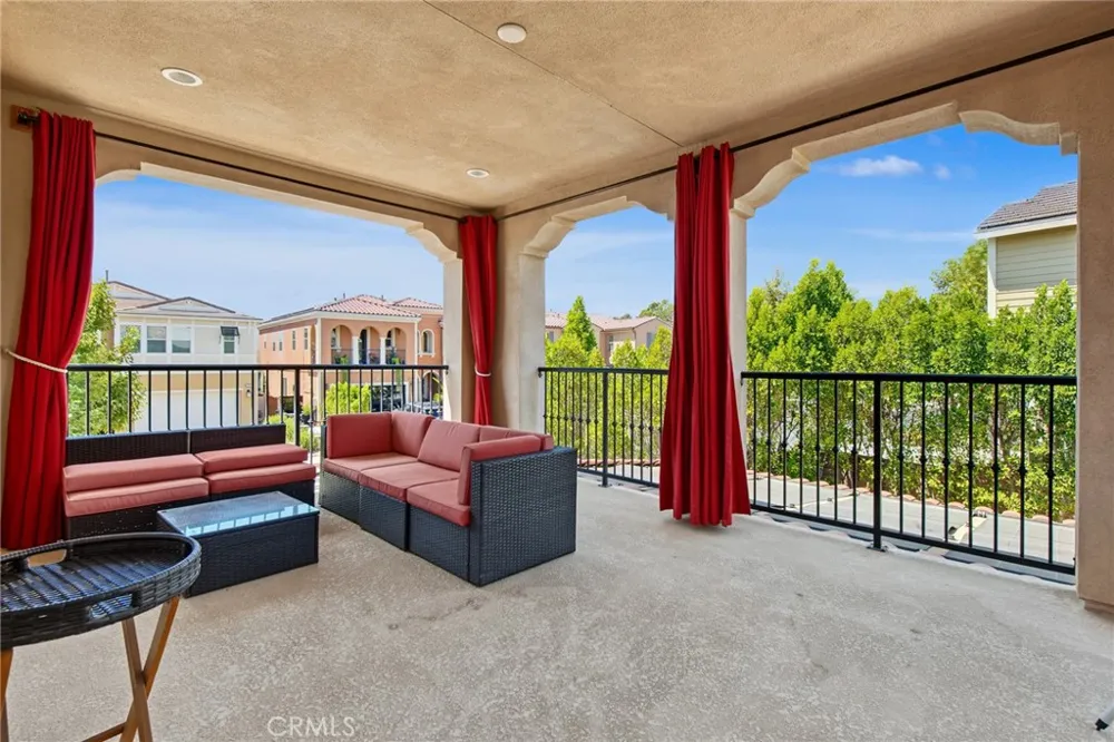 27681 Turnleaf Court Saugus, CA 91350