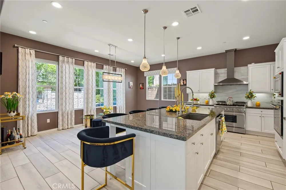 27681 Turnleaf Court Saugus, CA 91350