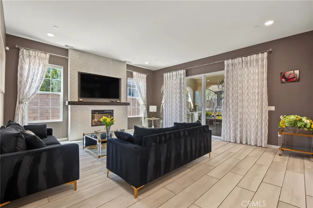 27681 Turnleaf Court Saugus, CA 91350