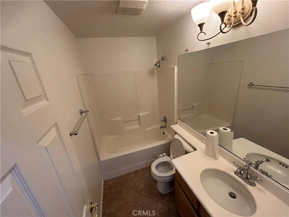 18 Via De La Valle Lake Elsinore, CA 92532