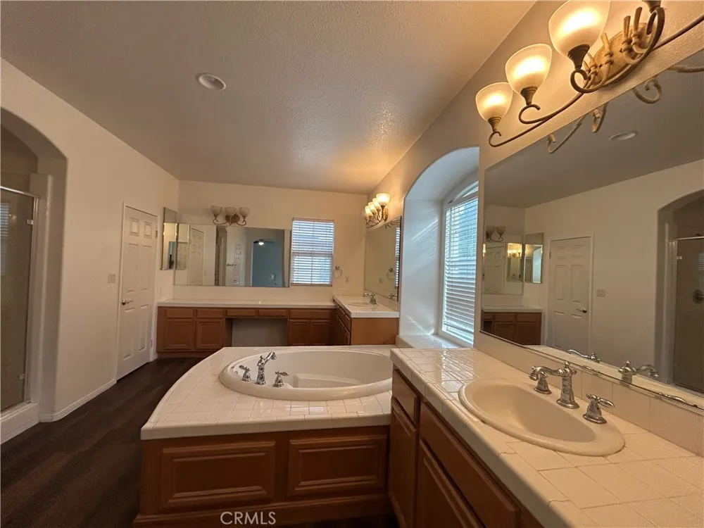 18 Via De La Valle Lake Elsinore, CA 92532