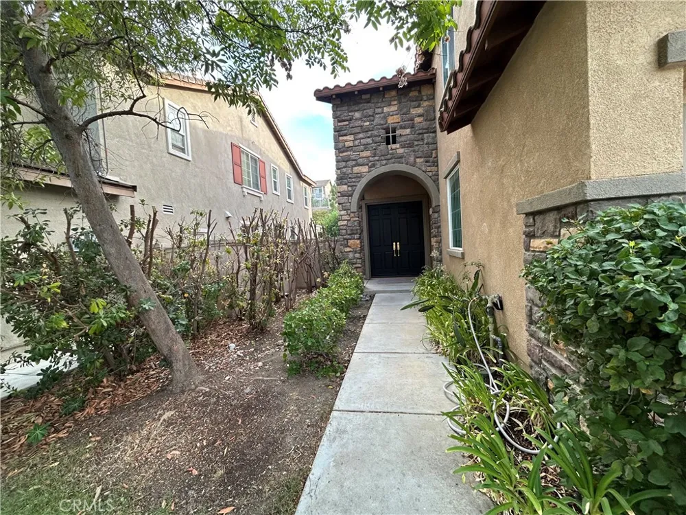 18 Via De La Valle Lake Elsinore, CA 92532