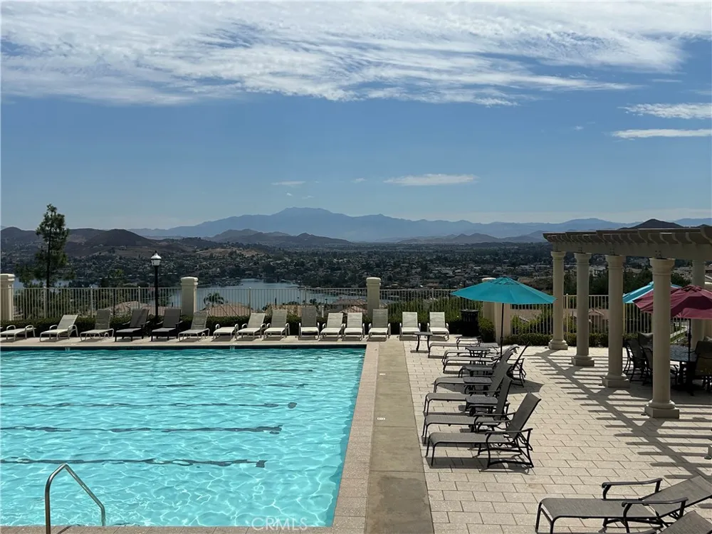 18 Via De La Valle Lake Elsinore, CA 92532