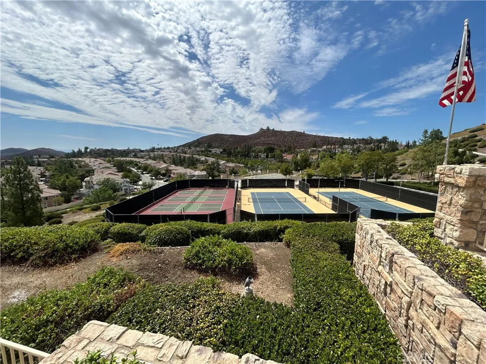 18 Via De La Valle Lake Elsinore, CA 92532