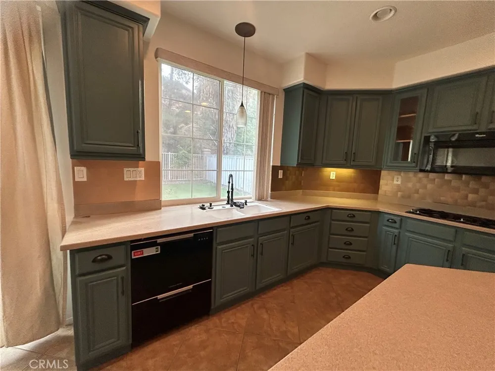 18 Via De La Valle Lake Elsinore, CA 92532