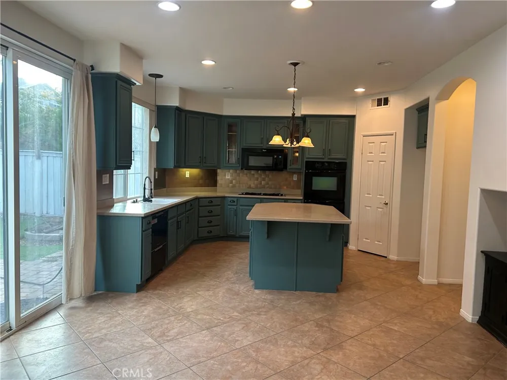 18 Via De La Valle Lake Elsinore, CA 92532