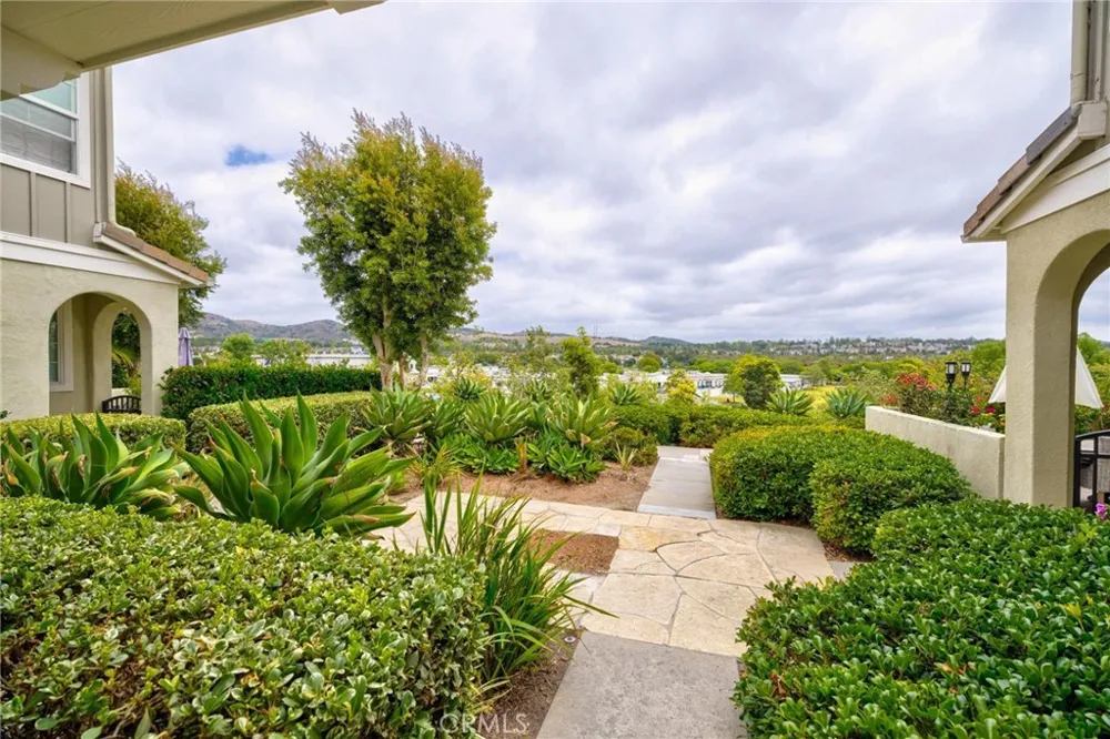 56 Glenalmond Ladera Ranch, CA 92694