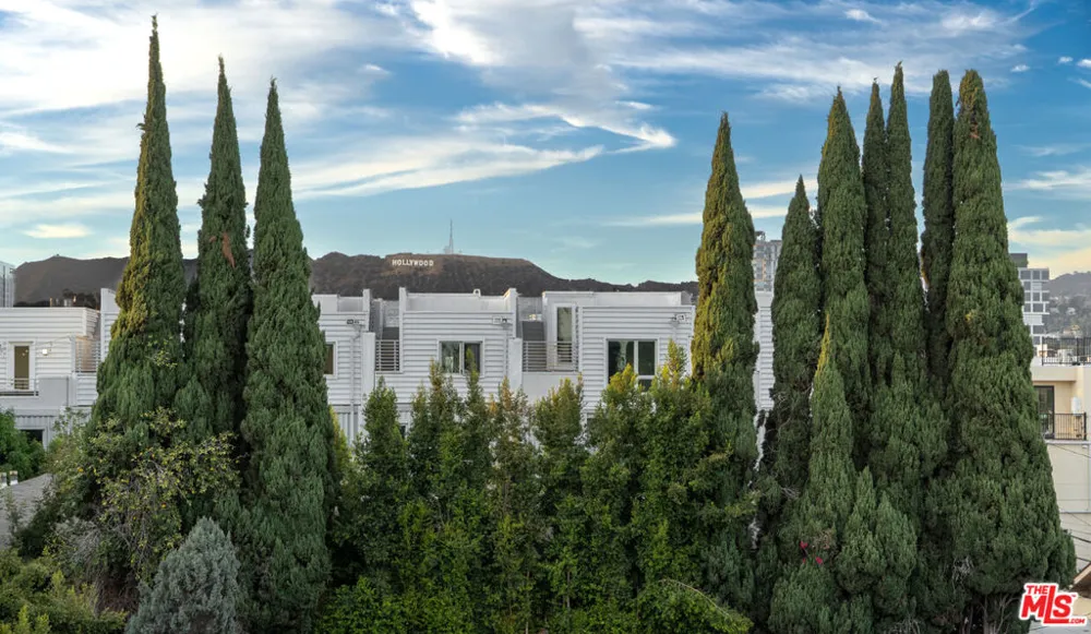 1122 Beachwood Drive #1/2 Los Angeles, CA 90038