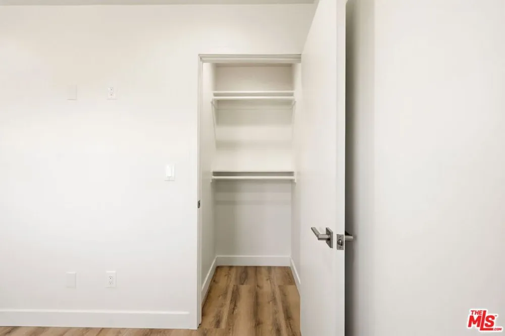 1122 Beachwood Drive #1/2 Los Angeles, CA 90038