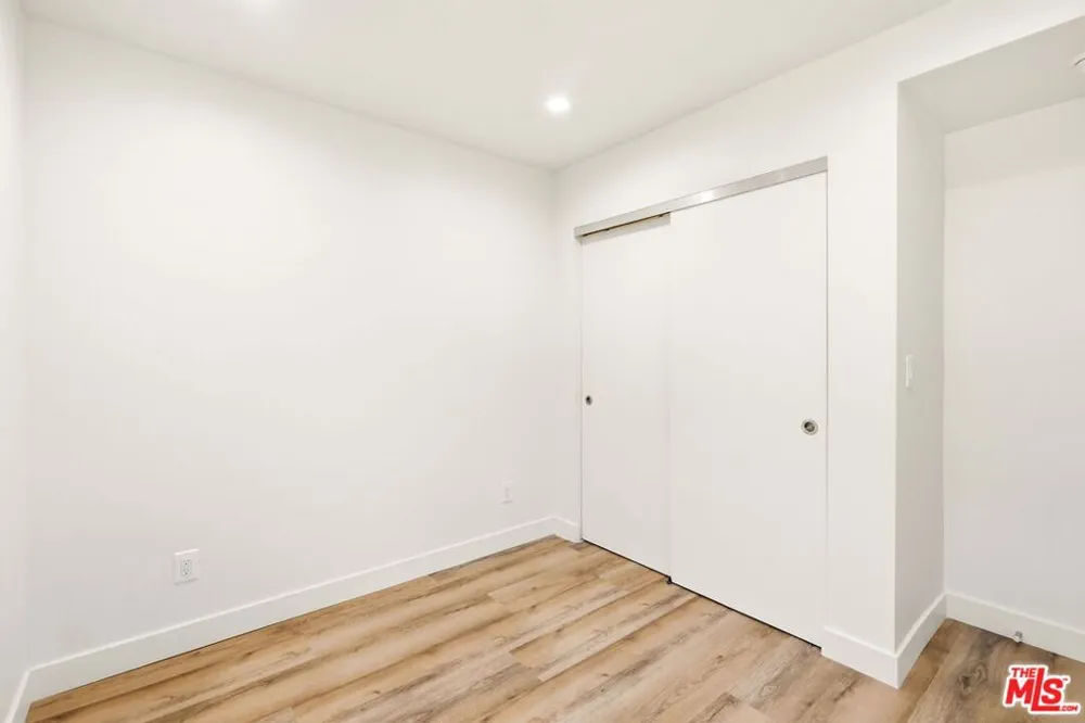 1122 Beachwood Drive #1/2 Los Angeles, CA 90038