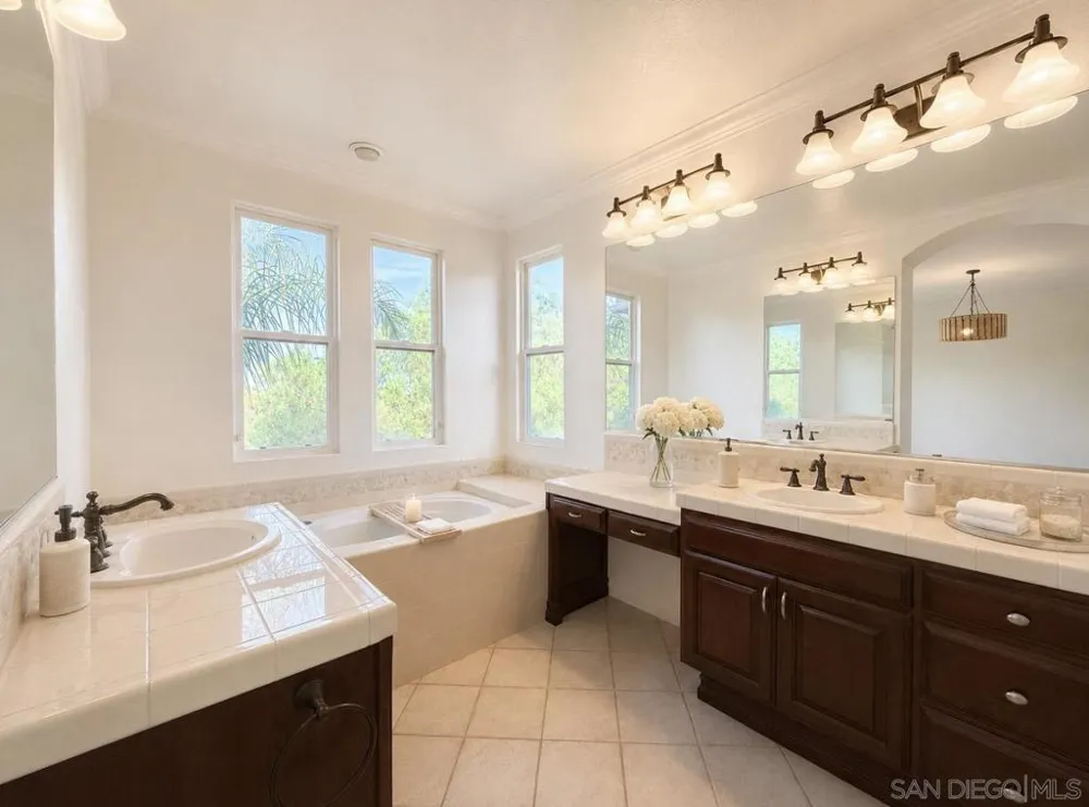 6371 Paseo Corono Carlsbad, CA 92009
