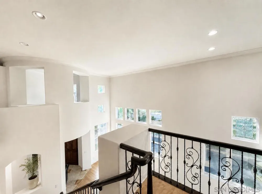 6371 Paseo Corono Carlsbad, CA 92009